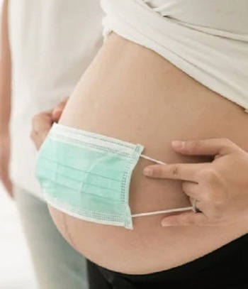 Covidi gjatë shtatzënisë shton rrezikun e rezultateve negative të nënës